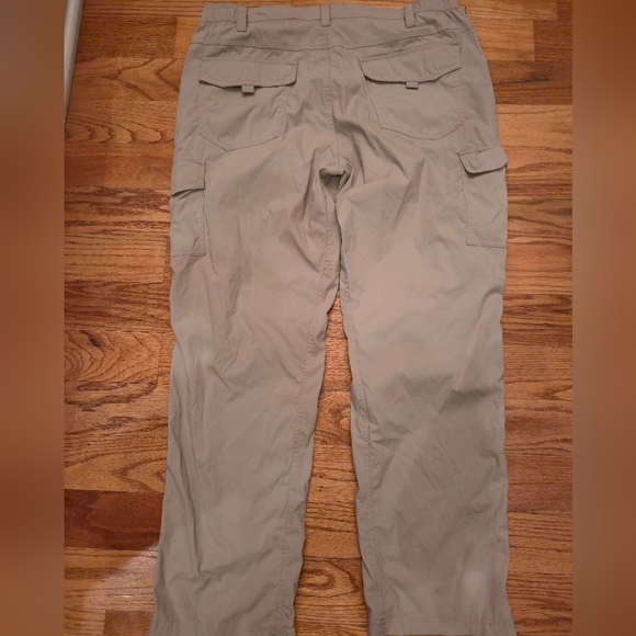 Mens LLBean Tropicwear Pants, Large (36-38) with 32" inseam - Picture 2 of 5